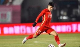 足球何超女友爆料视频,揭秘足球明星背后的情感故事